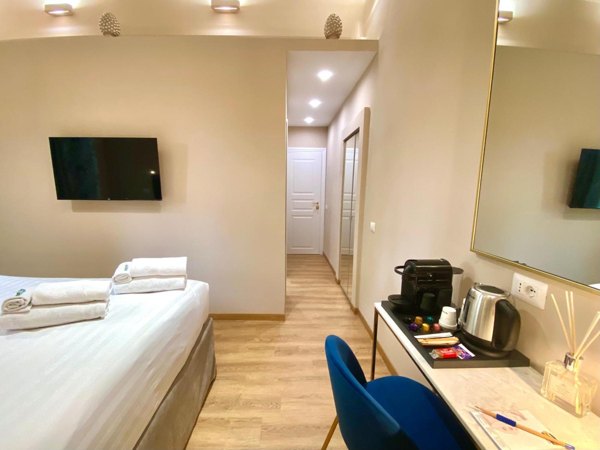 Queen Of Rome Luxury Rooms Ngoại thất bức ảnh