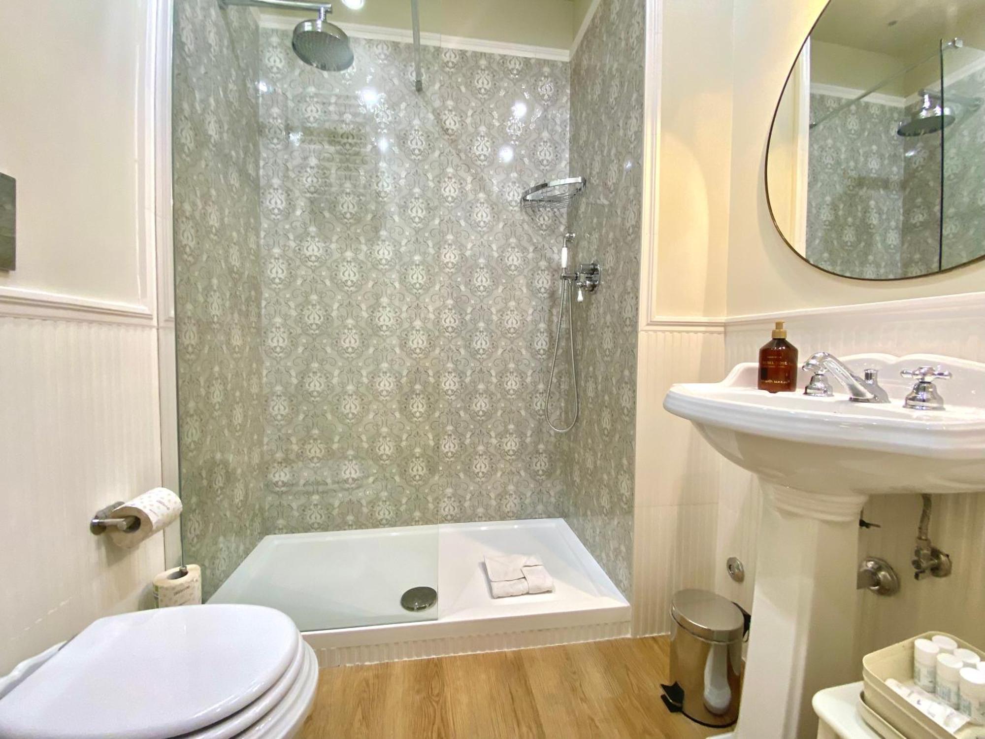 Queen Of Rome Luxury Rooms Ngoại thất bức ảnh