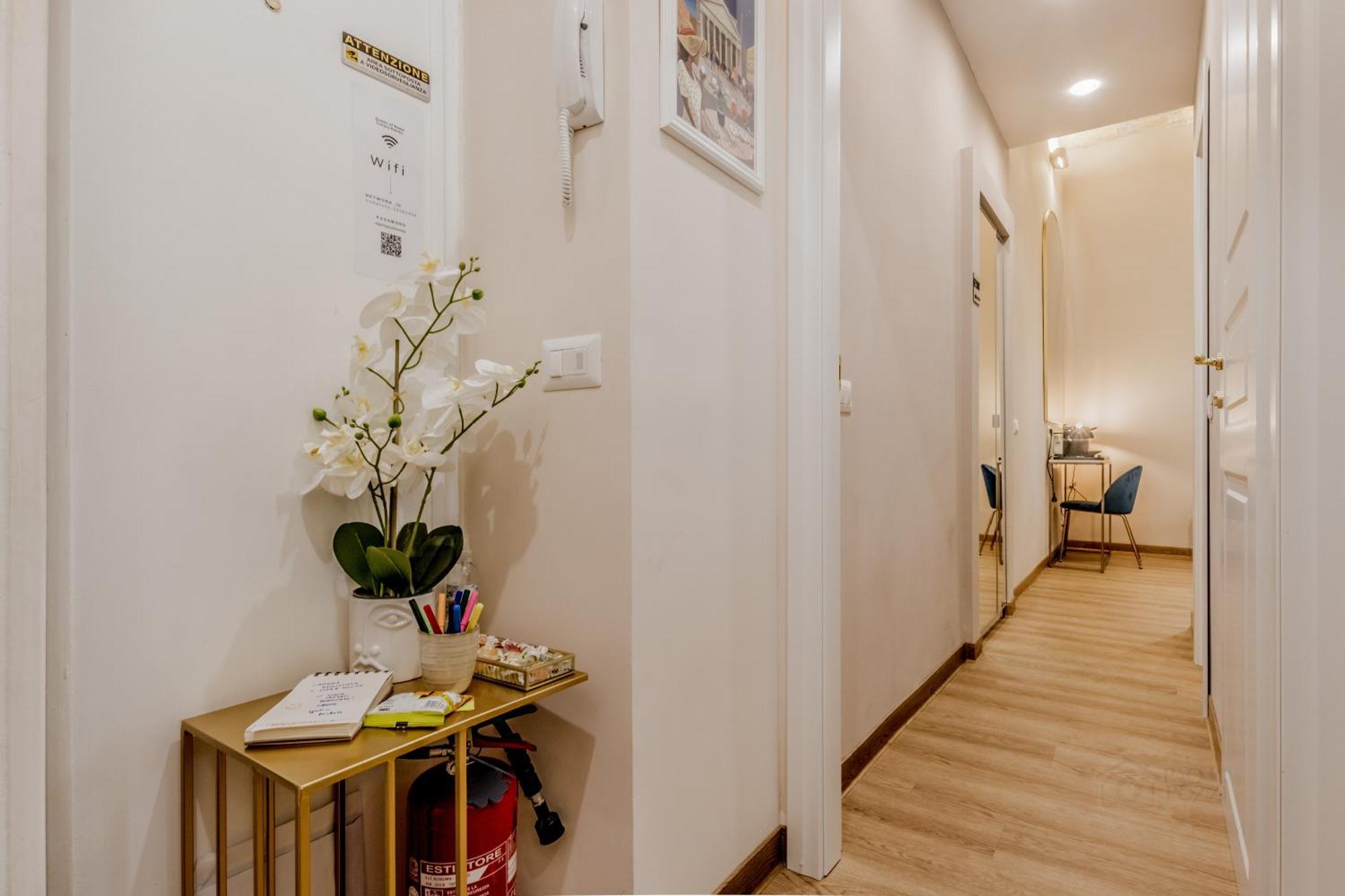 Queen Of Rome Luxury Rooms Ngoại thất bức ảnh